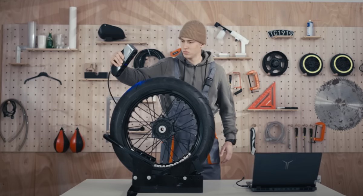 Scanning black surfaces without spraying