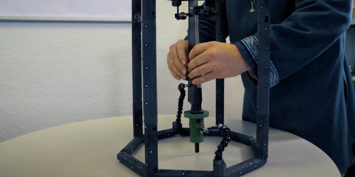 Reliable fixation of the part in the AESUB scanning frame