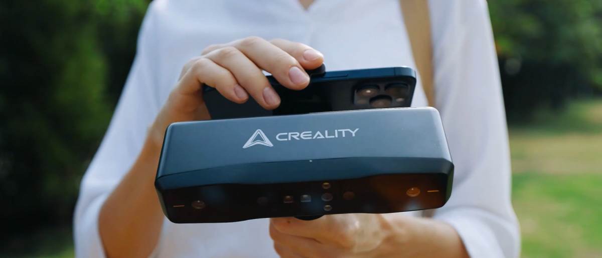 Creality CR-Scan Otter Lite Wireless 3D Scanner, photo in use