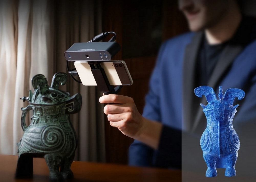 Revopoint POP 3 3D scanner works with a smartphone