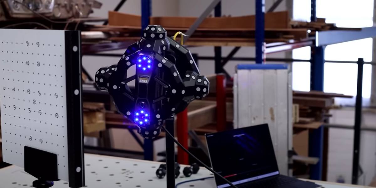 Revopoint Trackit Optical Tracking 3D scanner: 30 + 1 laser line