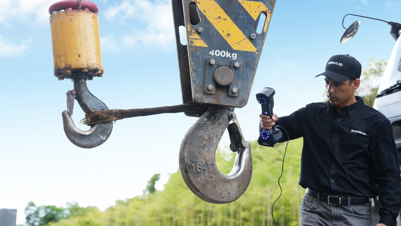 Industrial 3D scanner FreeScan UE Pro2. Scan indoors and outdoors